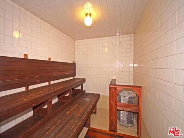 800 W 1st Street, Los Angeles CA: https://media.crmls.org/mediaz/29321757-91f9-4c66-96af-2ce6d5a30313.jpg