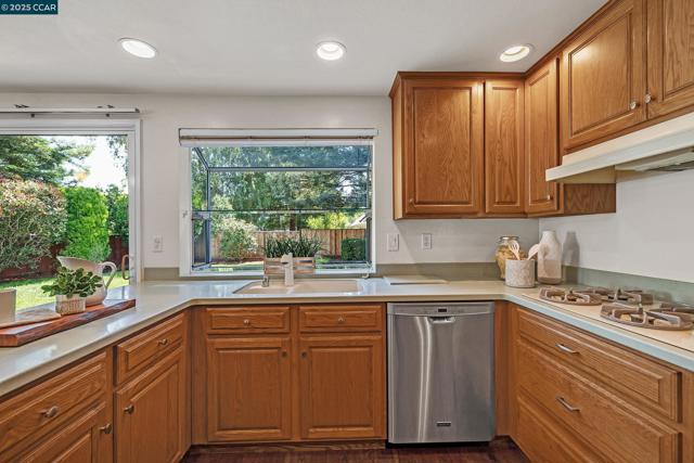 222 Scotts Mill Ct, Danville CA: https://media.crmls.org/mediaz/2932192a-c643-44c7-a246-cf08c6689b1e.jpg