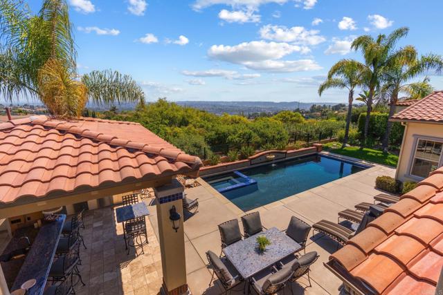 6937 CORTE LANGOSTA, Carlsbad CA: https://media.crmls.org/mediaz/2932b92e-8d01-4372-92a8-8bb8f13c20e8.jpg
