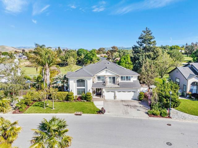 290 Bonnie Lane, Hollister CA: https://media.crmls.org/mediaz/29331ea9-72cb-4b74-891f-90f6a4385f49.jpg