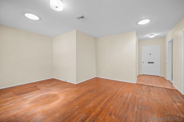 3711 Fairway Dr, La Mesa CA: https://media.crmls.org/mediaz/29332cca-1fe8-4f08-b758-3bbfe85f0450.jpg