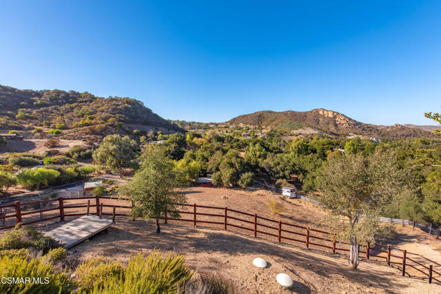356 E Carlisle Road, Thousand Oaks CA: https://media.crmls.org/mediaz/2933bbfe-8c3a-4e9f-89ba-789d69048e0f.jpg