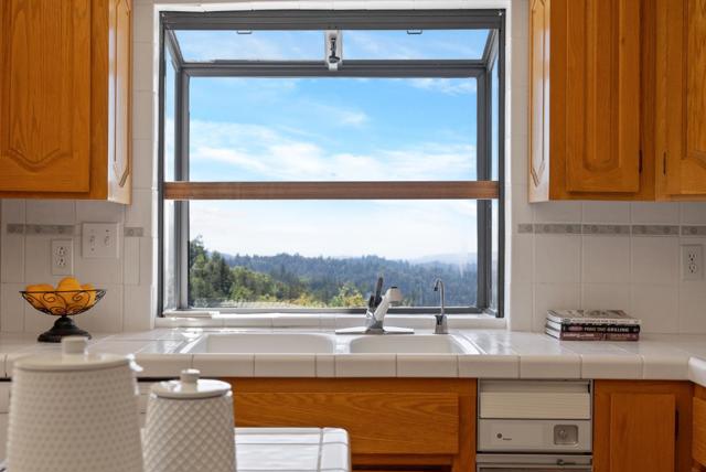 21006 Bear Creek Road, Los Gatos CA: https://media.crmls.org/mediaz/2934d46c-94e9-4669-89b4-4c3c4be47d86.jpg