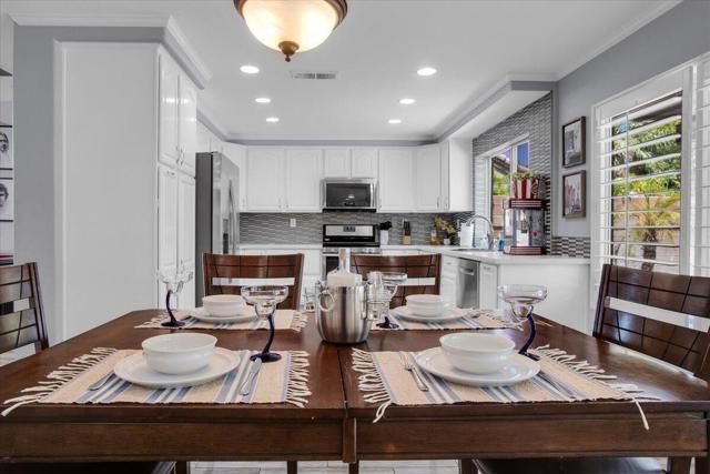 79320 Desert Wind Court, La Quinta CA: https://media.crmls.org/mediaz/29353286-f8c5-4f90-8bb5-fb98d0a3a75e.jpg