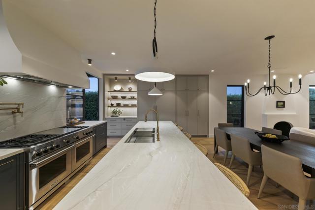 4223 Middlesex Dr, San Diego CA: https://media.crmls.org/mediaz/29357a87-b5cc-4a74-924b-e291b42c5f11.jpg