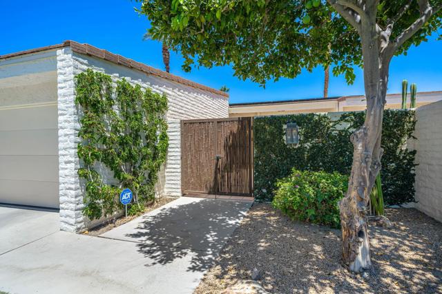 75768 Valle Vista Drive, Indian Wells CA: https://media.crmls.org/mediaz/293642d4-383f-4d7f-8f0c-115a3486a884.jpg