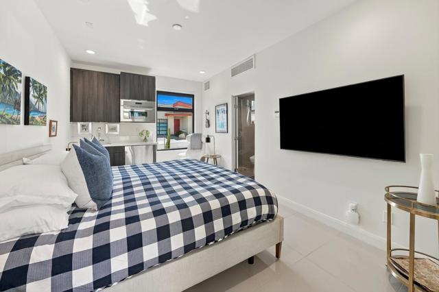 160 Obsidian Loop N, Palm Springs, CA 92264