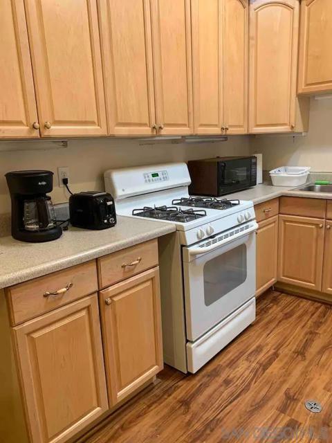 4435 Summer Dr, Oceanside CA: https://media.crmls.org/mediaz/293666f0-f861-4759-85e2-f9a0f5018389.jpg