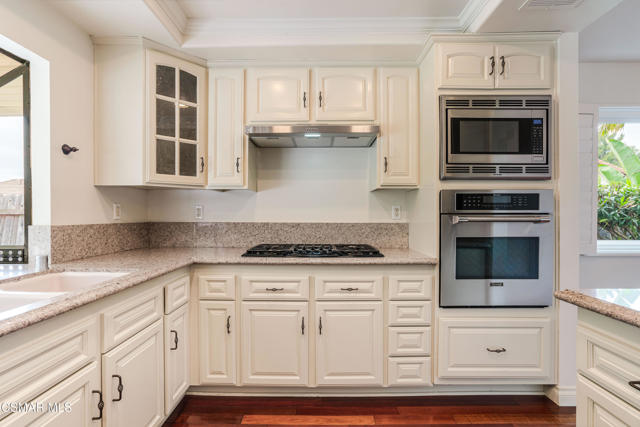 2152 Coalfax Court, Thousand Oaks CA: https://media.crmls.org/mediaz/29368101-b8bc-48fc-9bb8-26a4621efabc.jpg