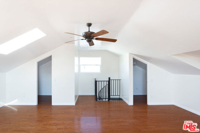 547 Brooks Avenue, Venice CA: https://media.crmls.org/mediaz/29377002-2cda-41e8-bb38-bbea80654795.jpg