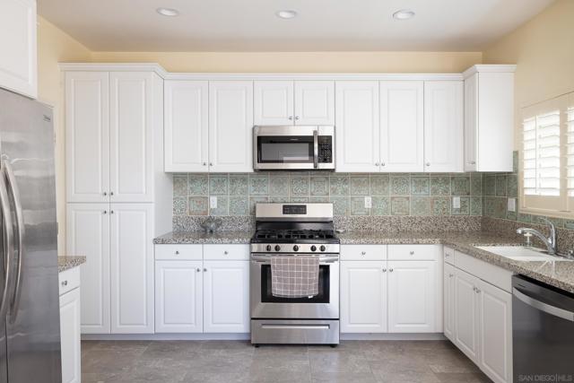 211 Spotted Saddle Way, Fallbrook CA: https://media.crmls.org/mediaz/29377e18-5c14-495c-87ce-10cb82a95b8c.jpg