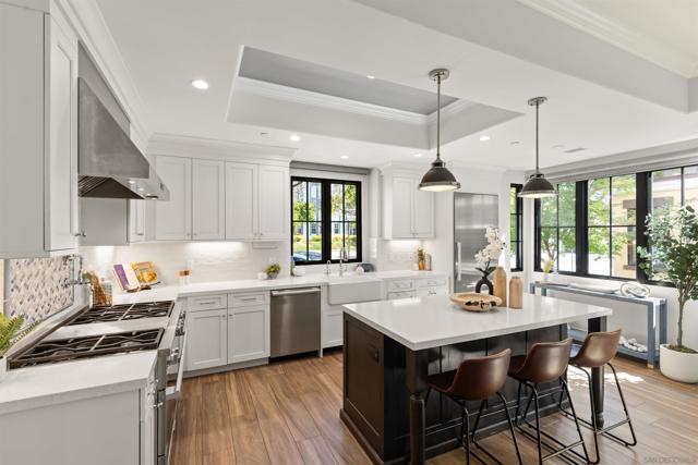 708 Silver Street, La Jolla CA: https://media.crmls.org/mediaz/2937b9be-19eb-45fe-a4a8-d72e325bbe8d.jpg