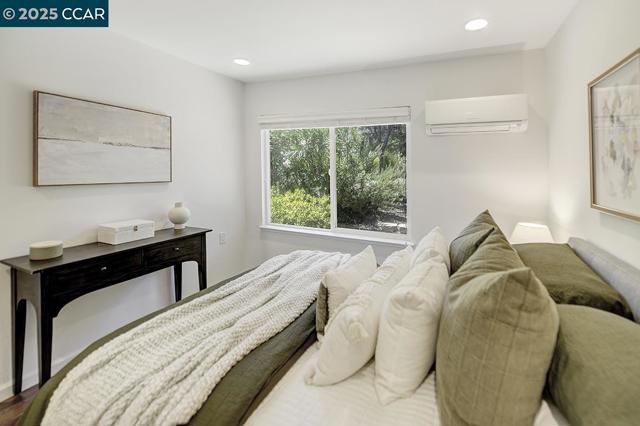 3136 Tice Creek Dr, Walnut Creek CA: https://media.crmls.org/mediaz/2937b9c8-8273-4f9b-b5b5-4fdb89c1344a.jpg
