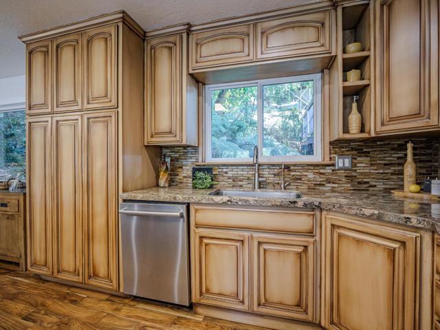 609 Encino Drive, Aptos CA: https://media.crmls.org/mediaz/29388d90-d2c0-41f2-883c-d66ee89aca2b.jpg