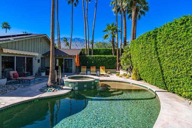 444 N Burton Way, Palm Springs CA: https://media.crmls.org/mediaz/2938b25c-16d6-4cee-a6cb-800afb8252be.jpg