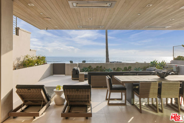 4016 The Strand, Manhattan Beach CA: https://media.crmls.org/mediaz/2938e416-cf15-4f06-adc6-64eed895f419.jpg