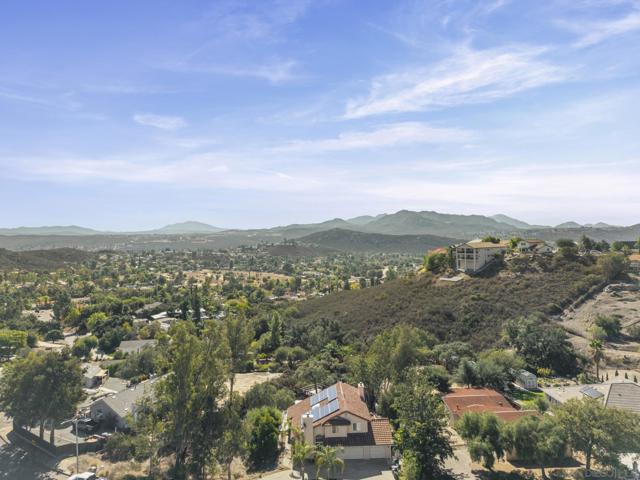 24249 Sargeant Rd, Ramona CA: https://media.crmls.org/mediaz/29392379-88d0-425c-9aa2-b5f3be33f77e.jpg