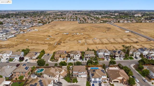 150 Ridge Crest Ct, Oakley CA: https://media.crmls.org/mediaz/293927e5-06de-42aa-99b6-c3c98042a7f6.jpg