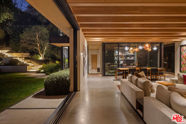 9551 Oak Pass Road, Beverly Hills CA: https://media.crmls.org/mediaz/293984e8-2ecd-4704-8603-4e8da0e80108.jpg