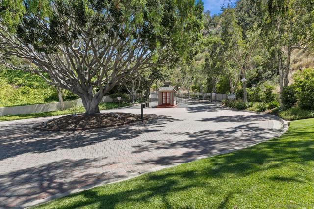 4366 Caminito Pintoresco, San Diego CA: https://media.crmls.org/mediaz/2939de13-4be9-488c-881a-74e096af602a.jpg