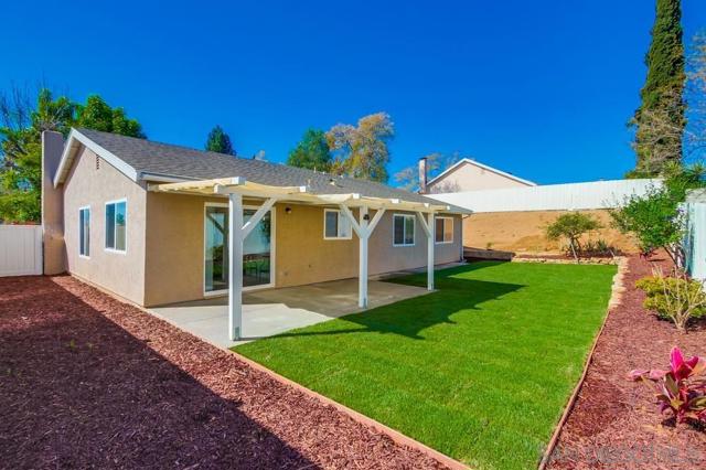 950 Funquest Dr, Fallbrook CA: https://media.crmls.org/mediaz/293aa500-7991-42cc-bf8f-e28003deaaff.jpg
