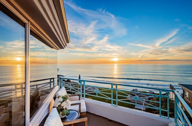 538 4th St, Encinitas CA: https://media.crmls.org/mediaz/293aeb0b-070e-4ca8-bfde-bba49df37f1d.jpg