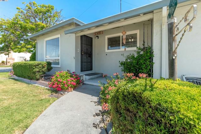 14510 Locust St, San Leandro CA: https://media.crmls.org/mediaz/293b5d52-c577-467f-8cfb-7871c505b2bb.jpg