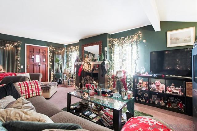 1654 LINWOOD, San Diego CA: https://media.crmls.org/mediaz/293bedda-d504-4d06-8548-9e4f3e61c42b.jpg