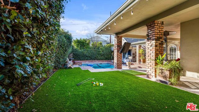 4559 Morella Avenue, Valley Village CA: https://media.crmls.org/mediaz/293bfd02-cd72-4fb8-b6e9-1f9d83d39c0f.jpg