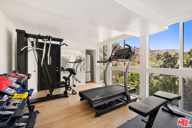 1311 Braeridge Drive, Beverly Hills CA: https://media.crmls.org/mediaz/293c47f9-a1b0-476d-b9ec-29c494247da8.jpg
