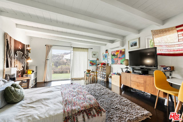 2316 Laurelmont Place, Los Angeles CA: https://media.crmls.org/mediaz/293c5c8c-f7b0-4acd-ae3a-f571c843106e.jpg