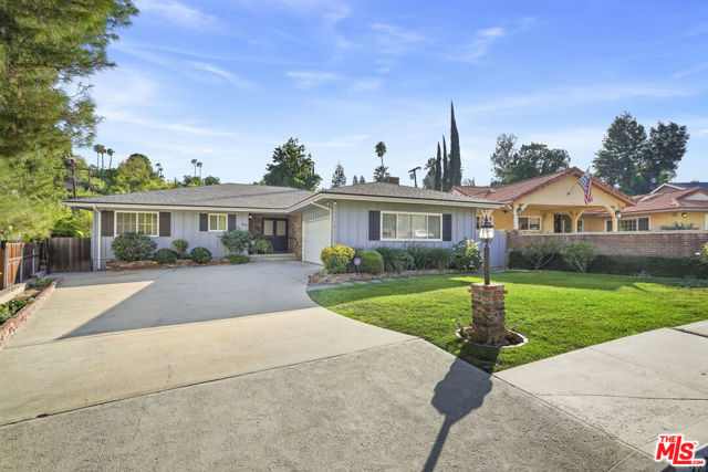 22216 Del Valle Street photo 2