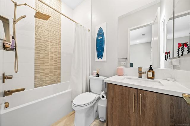 5347 Morning Sage Way, San Diego CA: https://media.crmls.org/mediaz/293ca9be-ed1f-4f53-b8c9-784fcd045cb2.jpg