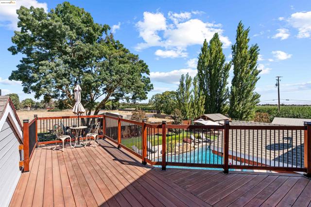 1600 Eden Plains Rd, Brentwood CA: https://media.crmls.org/mediaz/293caad5-700f-4fc4-bae8-c4d605907e2c.jpg