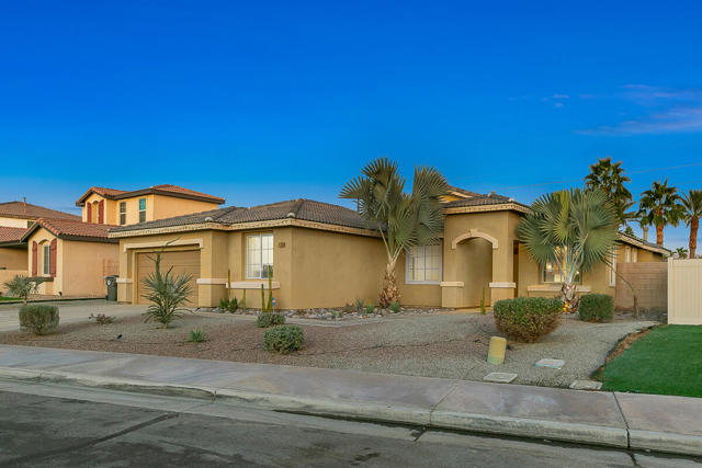 43820 Cape Cod Court, Indio CA: https://media.crmls.org/mediaz/293cbb2d-3af9-4563-be86-aa800a652b55.jpg