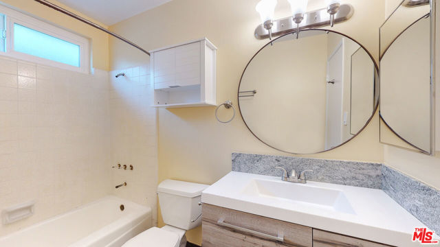1833 Manning Avenue, Los Angeles CA: https://media.crmls.org/mediaz/293ce225-98d4-477f-b2e2-34f349fe00e7.jpg