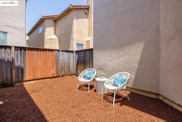 15388 Heron Dr, San Leandro CA: https://media.crmls.org/mediaz/293e3ef5-c2a4-4525-abcd-753d8b69fc81.jpg
