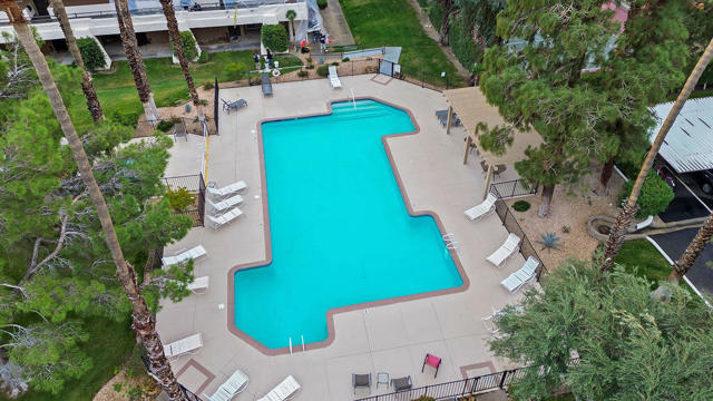 2825 N Los Felices, Palm Springs CA: https://media.crmls.org/mediaz/293e6de0-7505-4f12-b03a-b0cf06bdd922.jpg