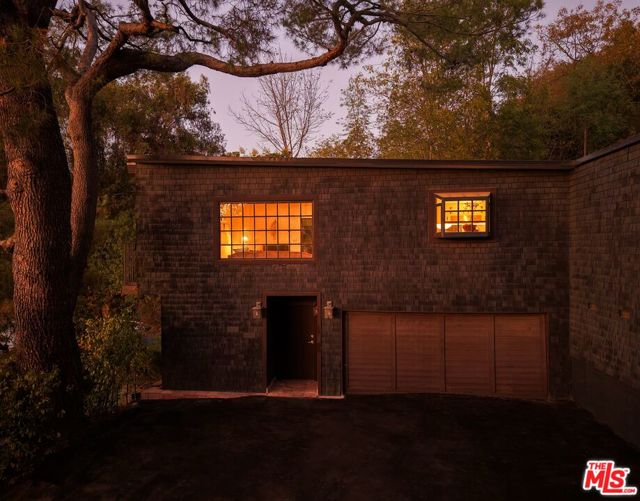 2774 Woodstock Road photo 2