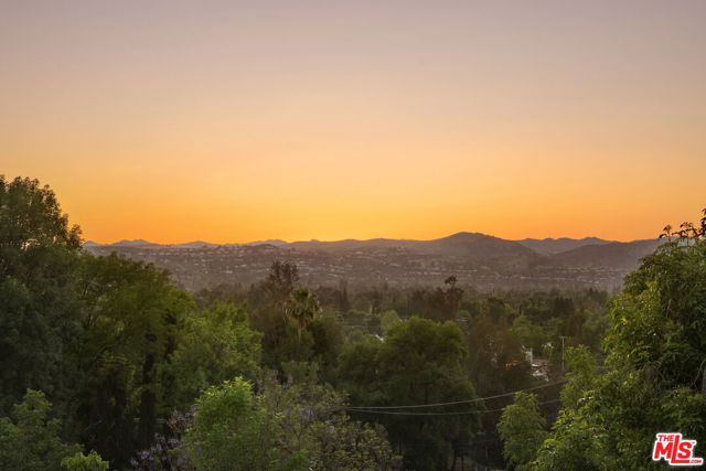 22449 Cass Avenue, Woodland Hills CA: https://media.crmls.org/mediaz/293f2ee5-8078-44c3-af8c-aa0f11794939.jpg