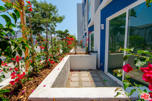 Image 5 of 7 For 13919 Normandie Avenue