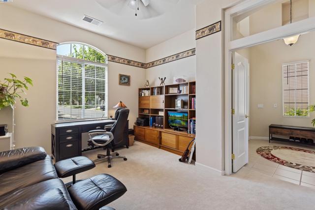 1505 Bismarck Ln, Brentwood CA: https://media.crmls.org/mediaz/294026d1-3adc-4b86-bb60-c9263b3d95d4.jpg