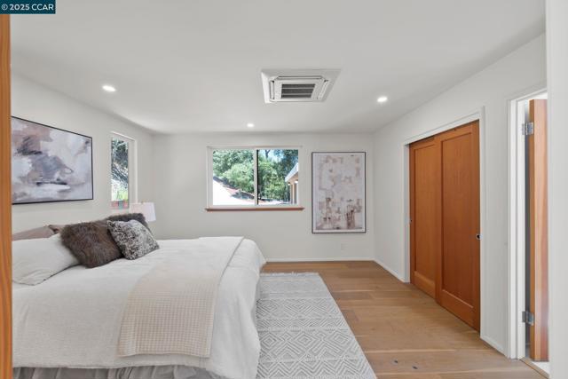 233 Melody Ln, Orinda CA: https://media.crmls.org/mediaz/294056f8-c936-453a-974e-a144ced70fe3.jpg