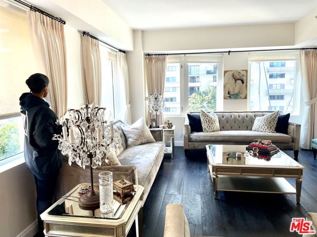 10520 Wilshire Boulevard, Los Angeles CA: https://media.crmls.org/mediaz/2940ae94-697e-4da4-a89d-2d38731741ae.jpg