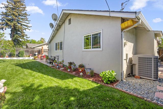 1797 W Campbell Avenue, Campbell CA: https://media.crmls.org/mediaz/2940cf62-368e-4b11-b451-dbe0bfc53cd0.jpg