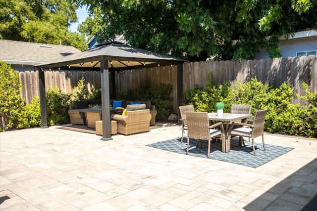 524 8th Avenue, Menlo Park CA: https://media.crmls.org/mediaz/29417449-05b4-4413-97ae-f0d7d0996184.jpg