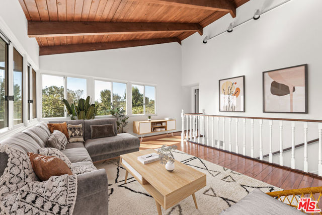16449 Akron Street, Pacific Palisades CA: https://media.crmls.org/mediaz/29426432-e77b-41f1-8fe9-dc4774588d79.jpg