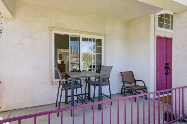 Detail Gallery Image 6 of 8 For 1247 Sunglow, Oceanside,  CA 92057 - 5 Beds | 3 Baths