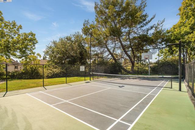 44930 Lynx Dr, Fremont CA: https://media.crmls.org/mediaz/2942a532-8c4c-4727-ae55-0b2e2dbd7134.jpg