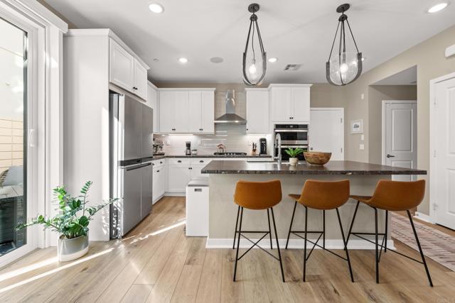 Detail Gallery Image 9 of 44 For 13085 Olympus Cir #1,  Poway,  CA 92064 - 3 Beds | 2/1 Baths